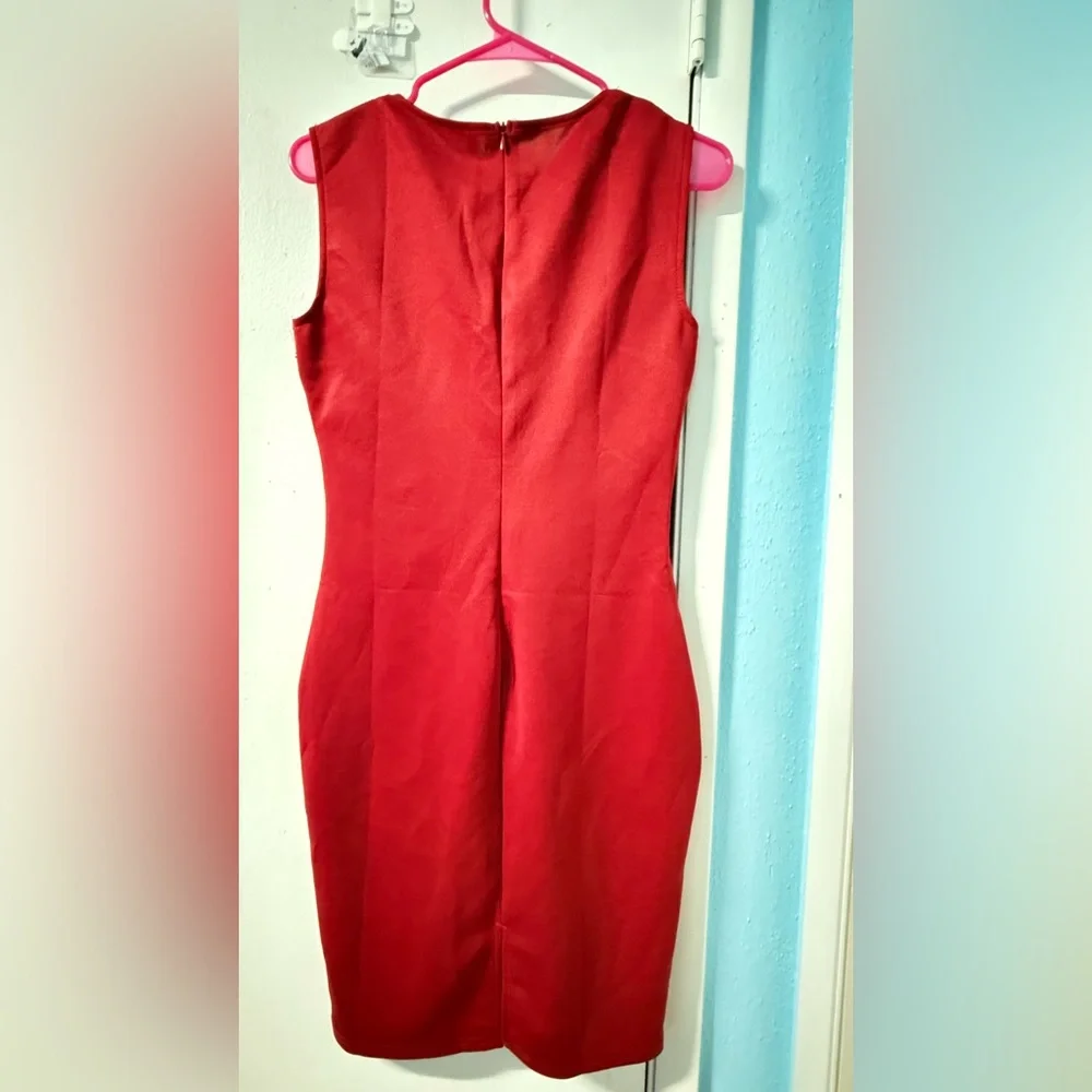 Elegant Red and Gold Floral Dress - Picture 13 of 13